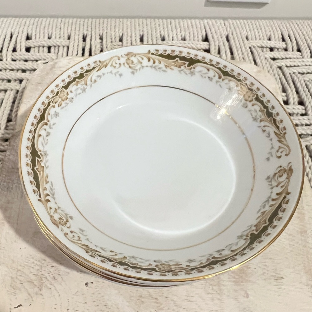 Lot of 4 Signature Collection Elegant Gold and White fine China salad/deserPlate